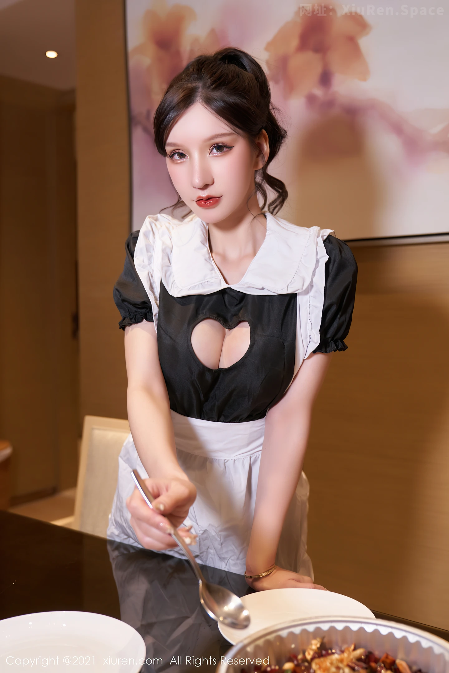 图片[3]-[XiuRen秀人网]VOL.3716 女神周于希Sandy厨娘制服主题情趣女仆装配黑丝网袜诱惑写真64P-秀人网官方网站